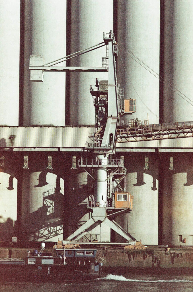 grue lomochrome metropolis