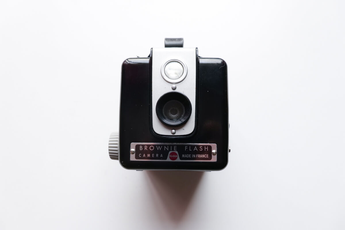 Lire la suite à propos de l’article Kodak Brownie Flash – Fiche technique & Avis