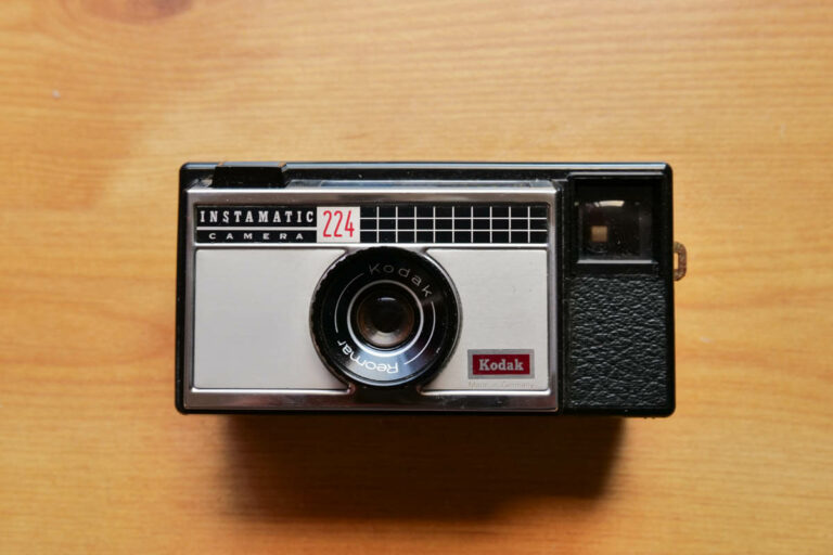 Vue de face du Kodak instamatic 224