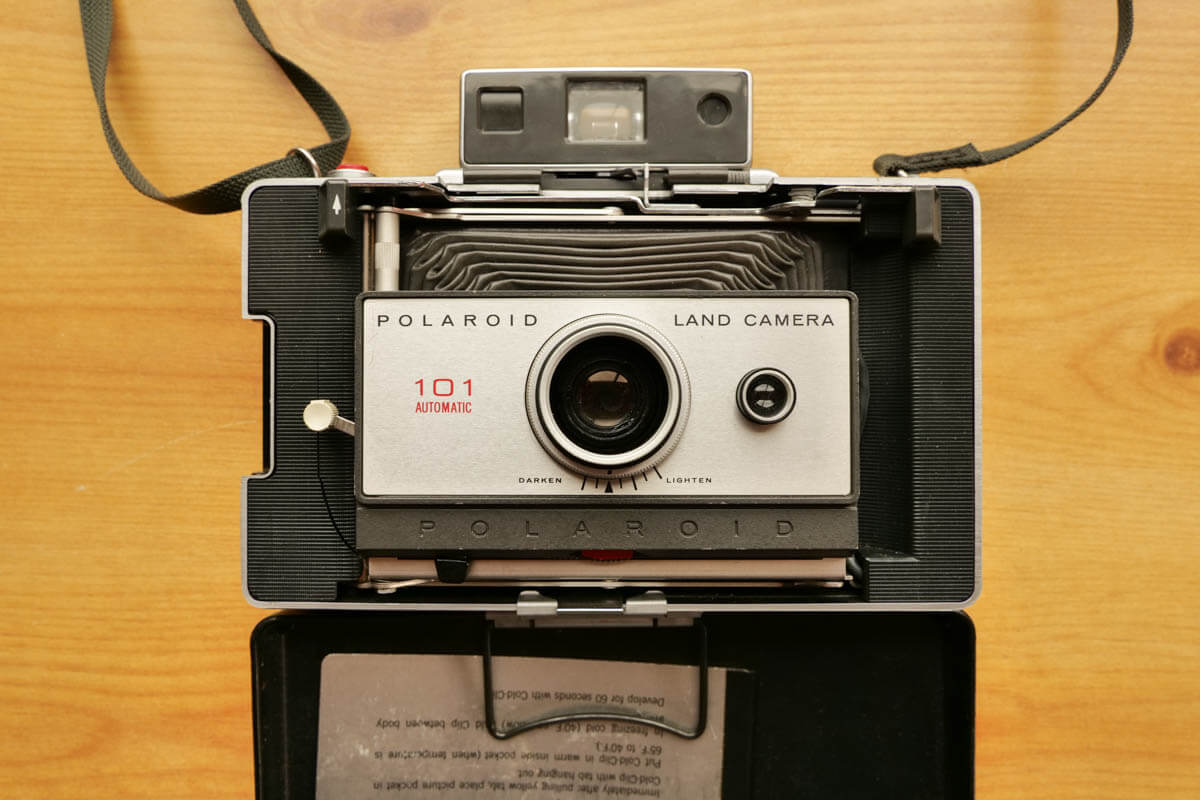 Le Polaroid 101 Automatic non déplié vu de face