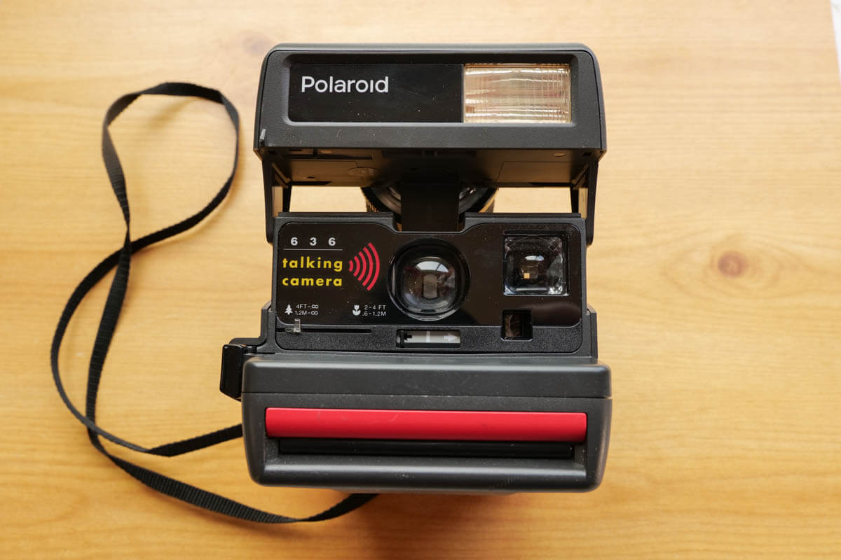 Vue de face du Polaroid 636 Talking Camera