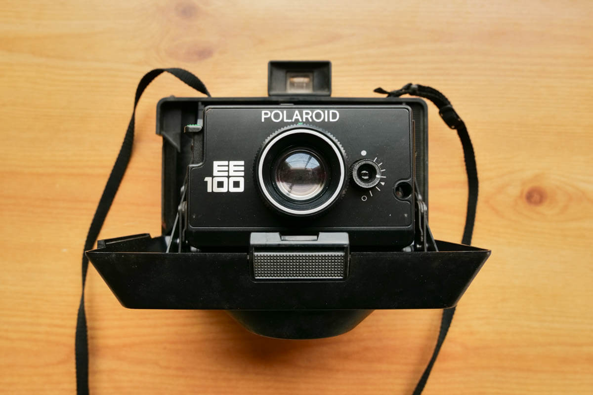 Polaroid EE100 vu de face
