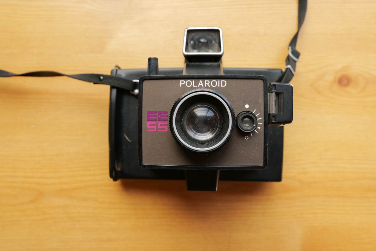 Vue de face du Polaroid EE55