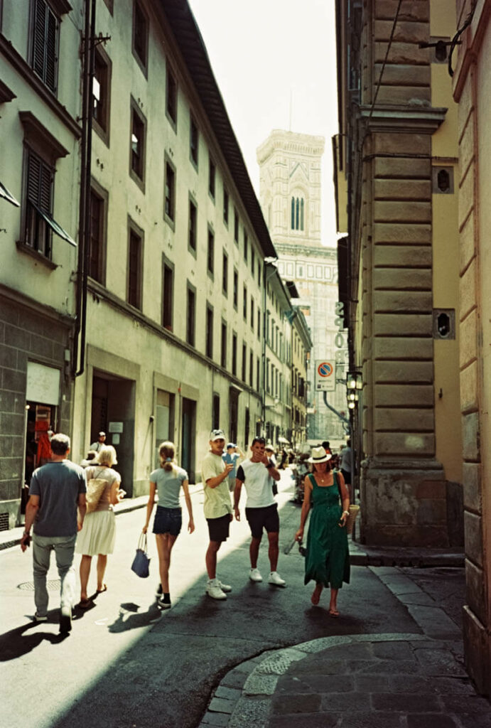 Le Campagnie florentin se dresse au fond de la rue